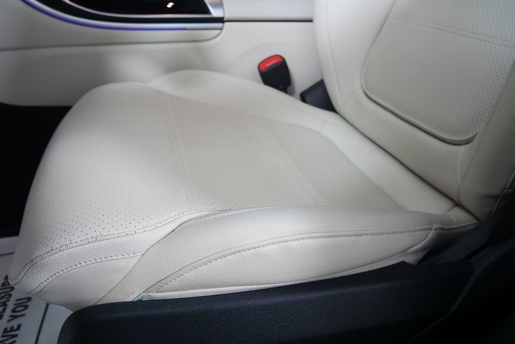 Used 2023 Mercedes-Benz C 300 Sedan image 9