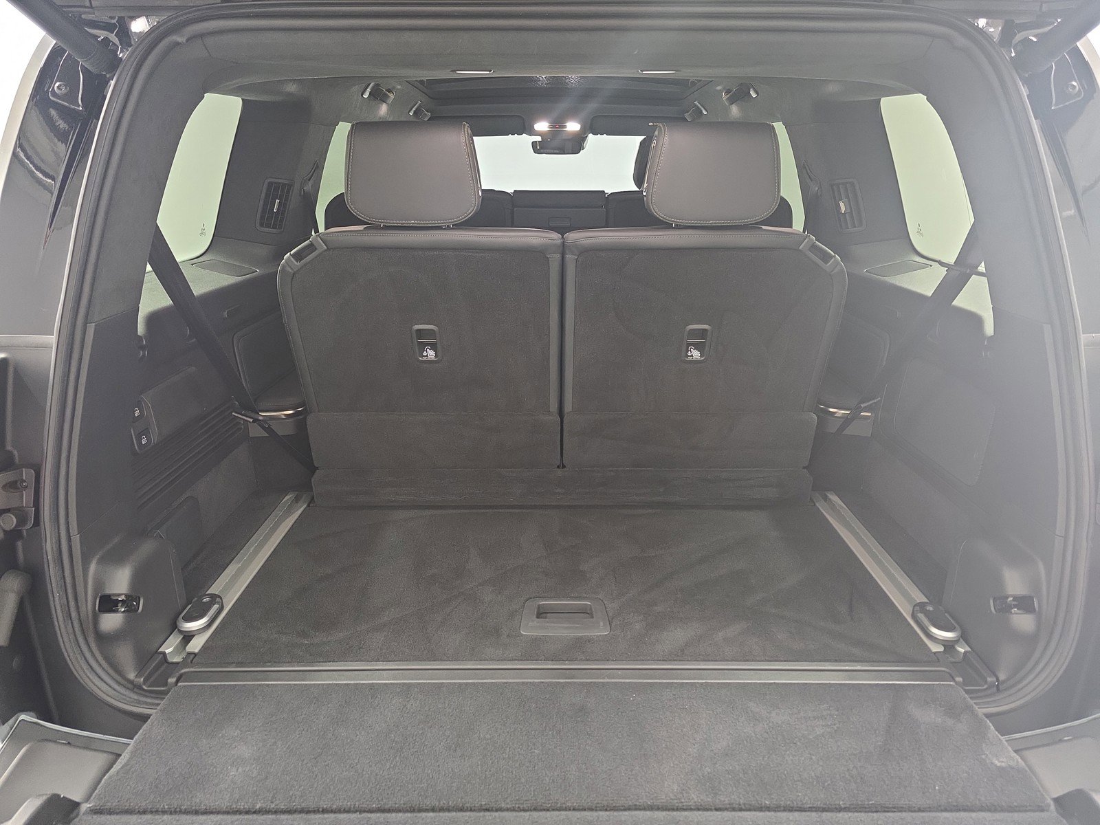 Used 2024 Rivian R1S Adventure image 15