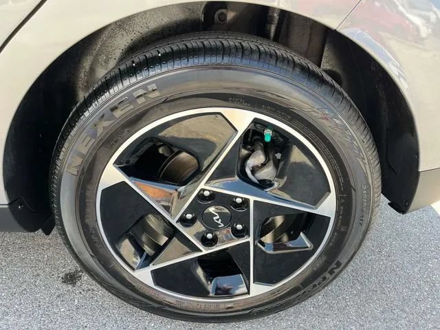Used 2025 Kia Soul EX FWD image 12