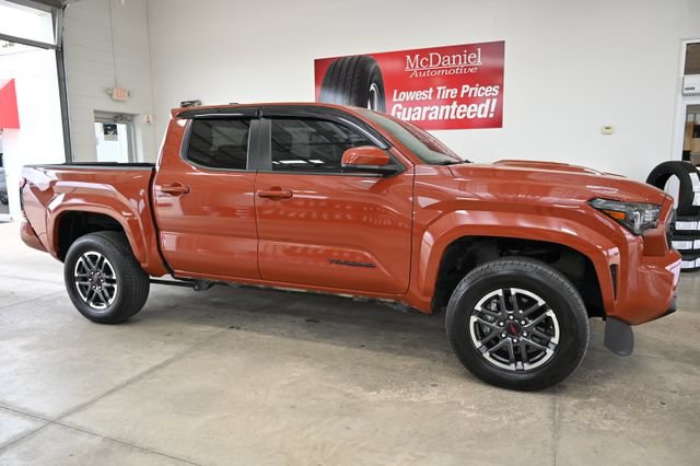 Used 2025 Toyota Tacoma TRD Sport AWD/4WD image 4