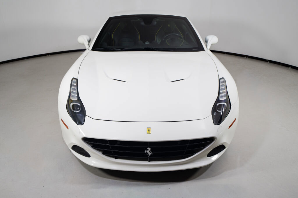 Used 2017 Ferrari California T RWD image 4