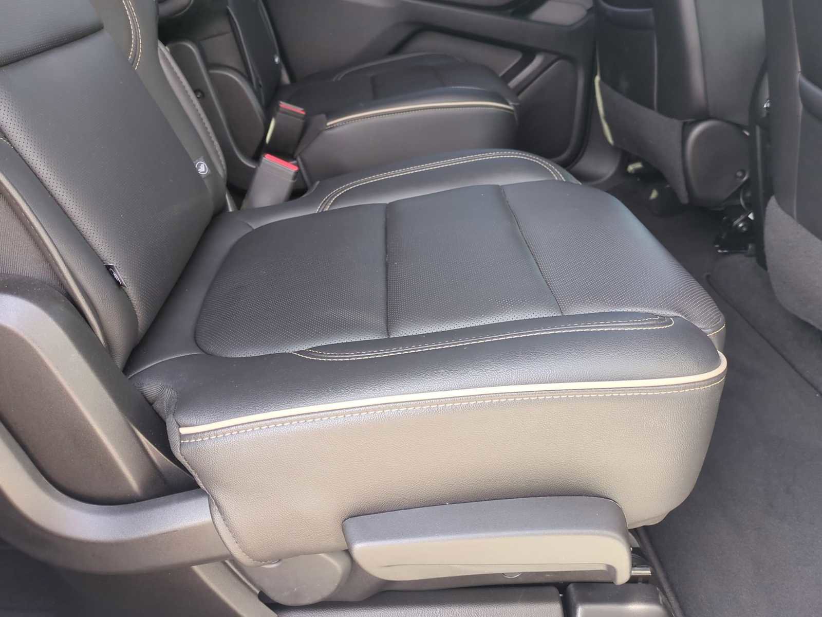 Used 2023 Chevrolet Traverse Premier image 27