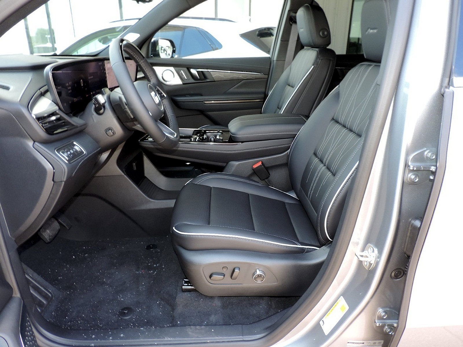 New 2026 Buick Enclave Avenir w/ Super Cruise Package FWD image 18