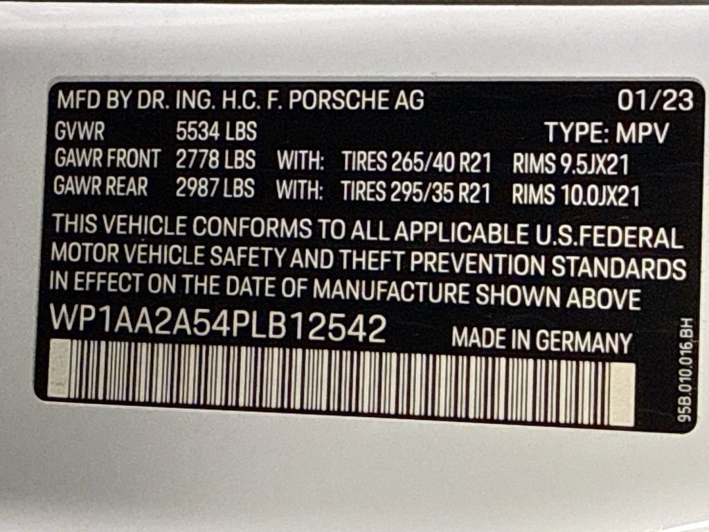 Certified 2023 Porsche Macan Turbo AWD/4WD image 31