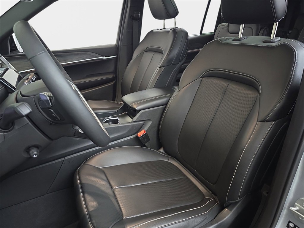 Used 2024 Jeep Grand Cherokee L Limited w/ Luxury Tech Group II image 18