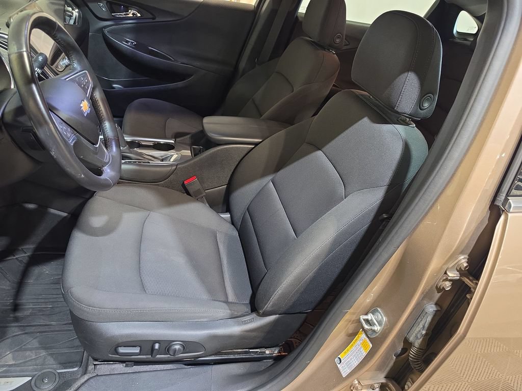 Used 2018 Chevrolet Malibu LT FWD image 13