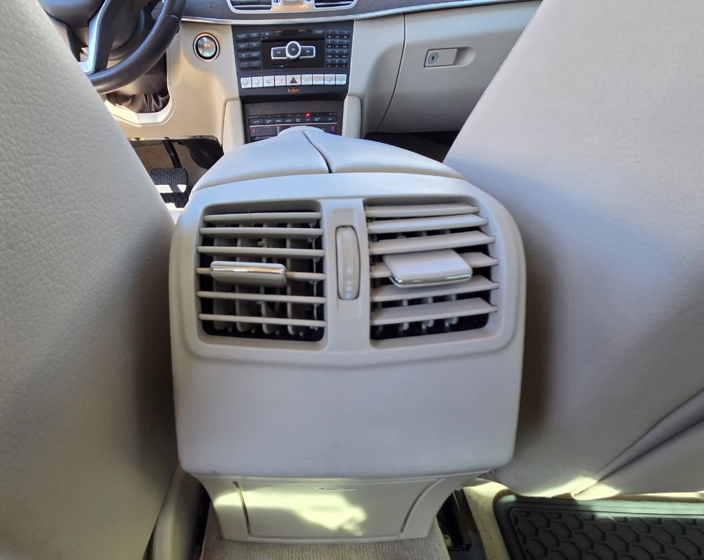 Used 2014 Mercedes-Benz E 250 BlueTEC Sedan image 16