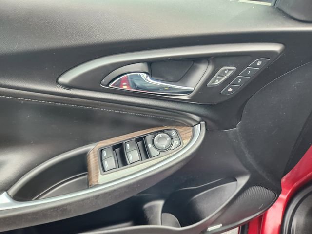Used 2019 Chevrolet Malibu Premier w/ Sun and Wheel Package image 11