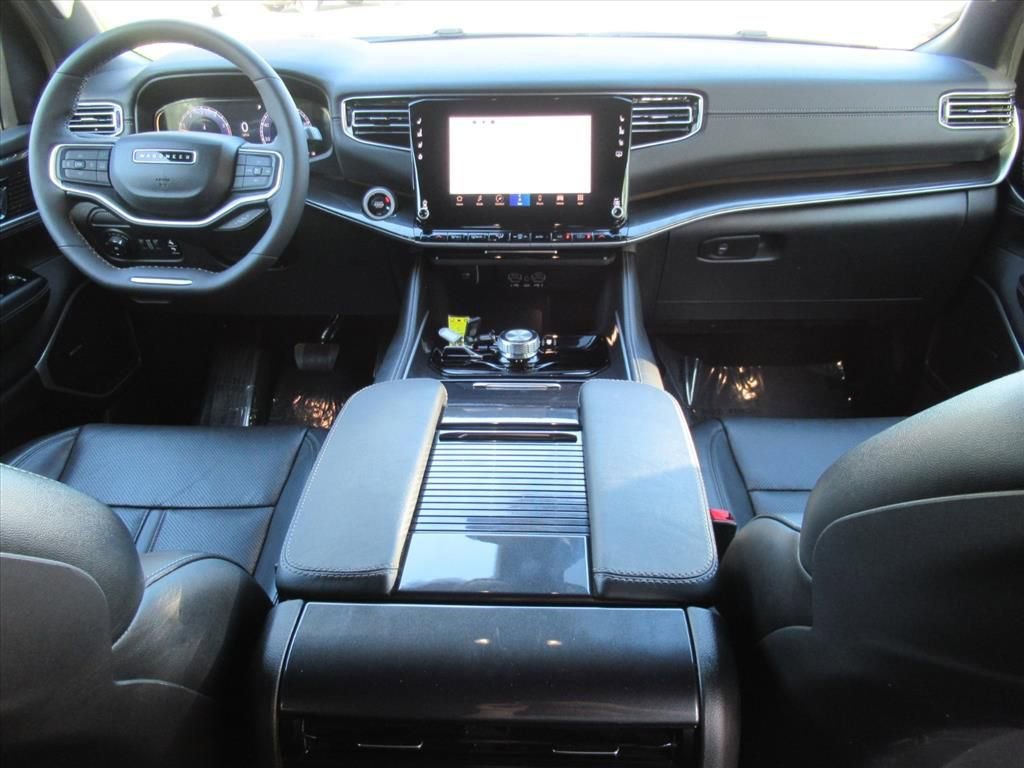 Used 2024 Jeep Wagoneer 4WD image 12