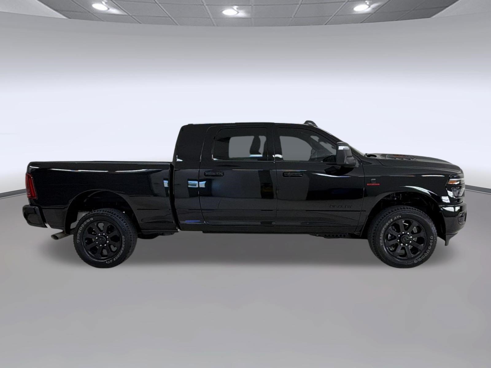 Used 2025 RAM 2500 Laramie w/ Night Edition AWD/4WD image 8