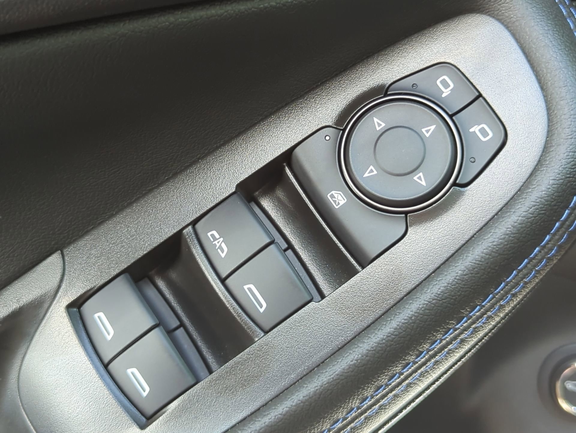 Used 2025 Buick Encore GX Sport Touring w/ Advanced Technology Package image 52