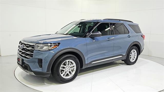 Used 2025 Ford Explorer Active RWD image 3