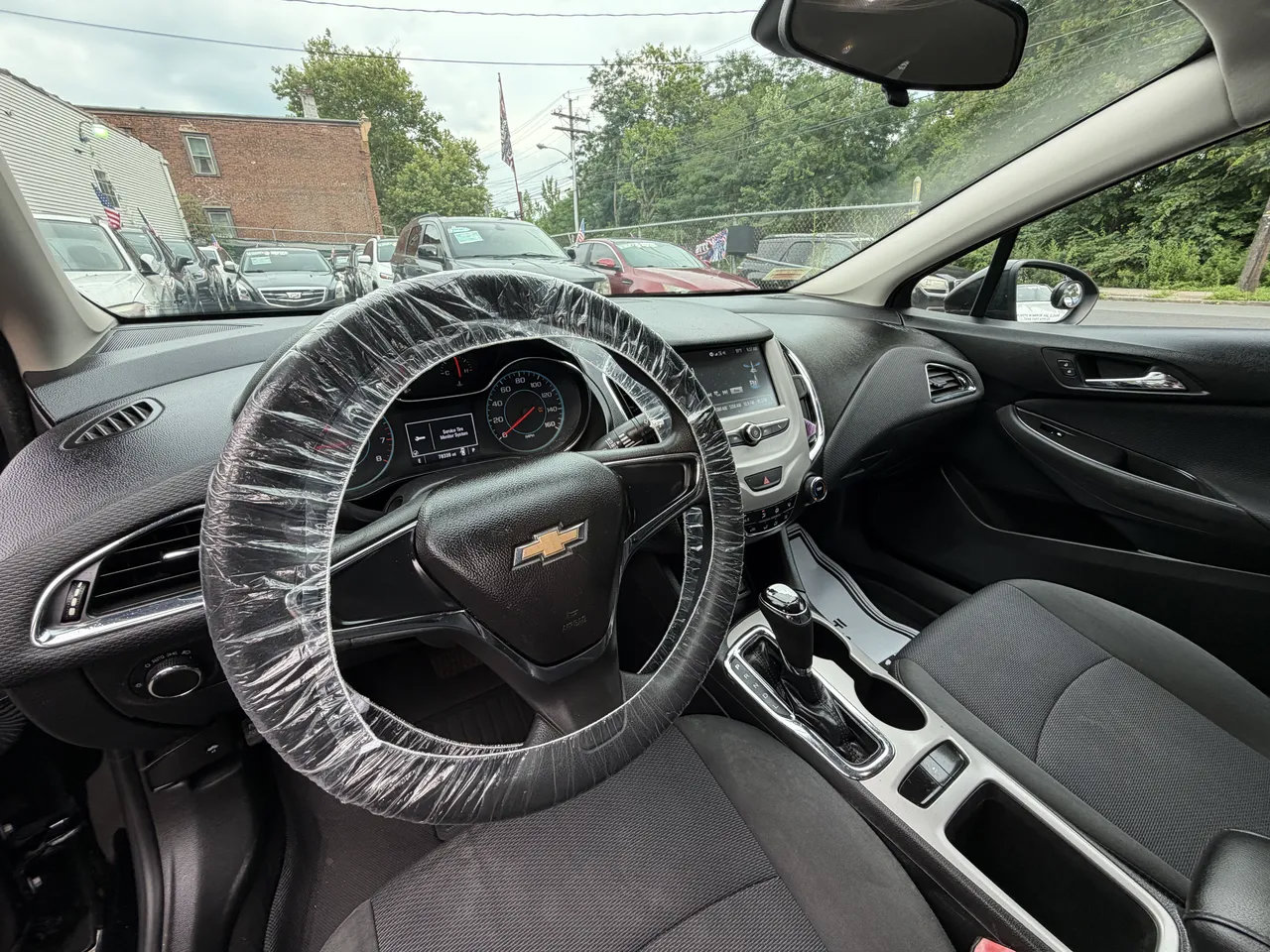 Used 2017 Chevrolet Cruze LS FWD image 22