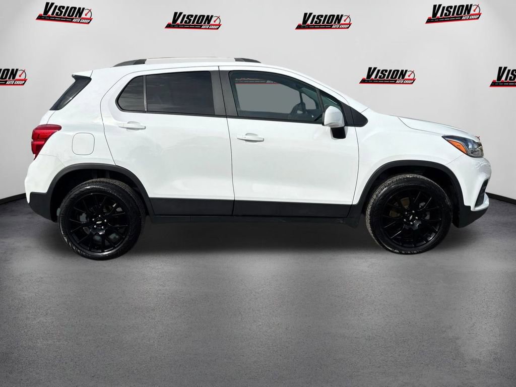 Used 2021 Chevrolet Trax LT w/ Sport Edition image 4