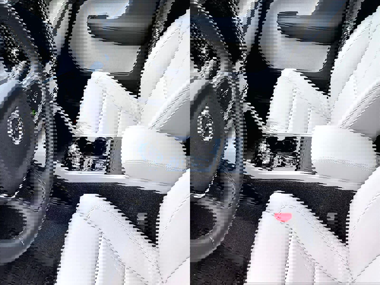 Used 2026 Volvo XC40 B5 Plus w/ Protection Package Premier image 19