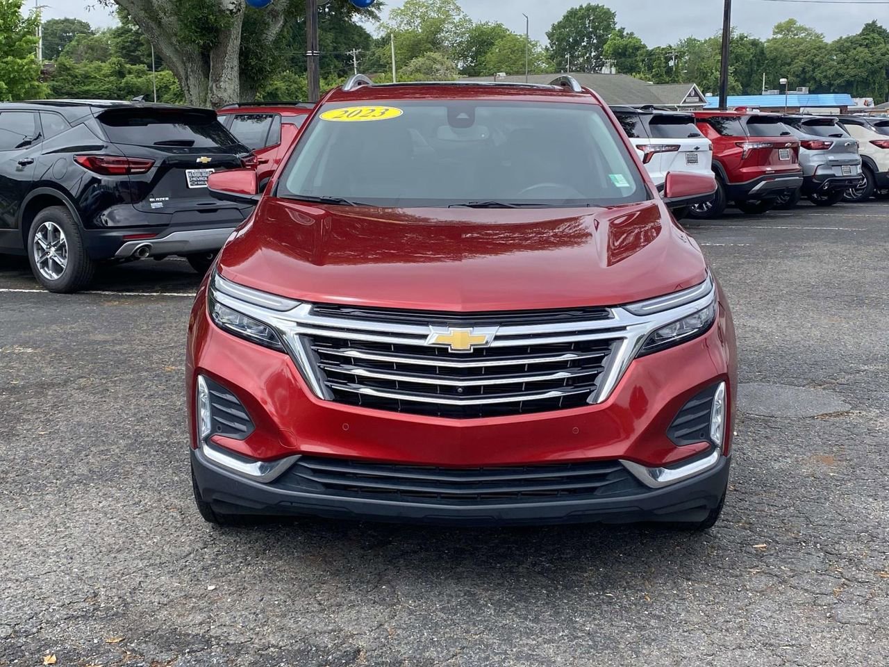 Used 2023 Chevrolet Equinox Premier FWD image 2