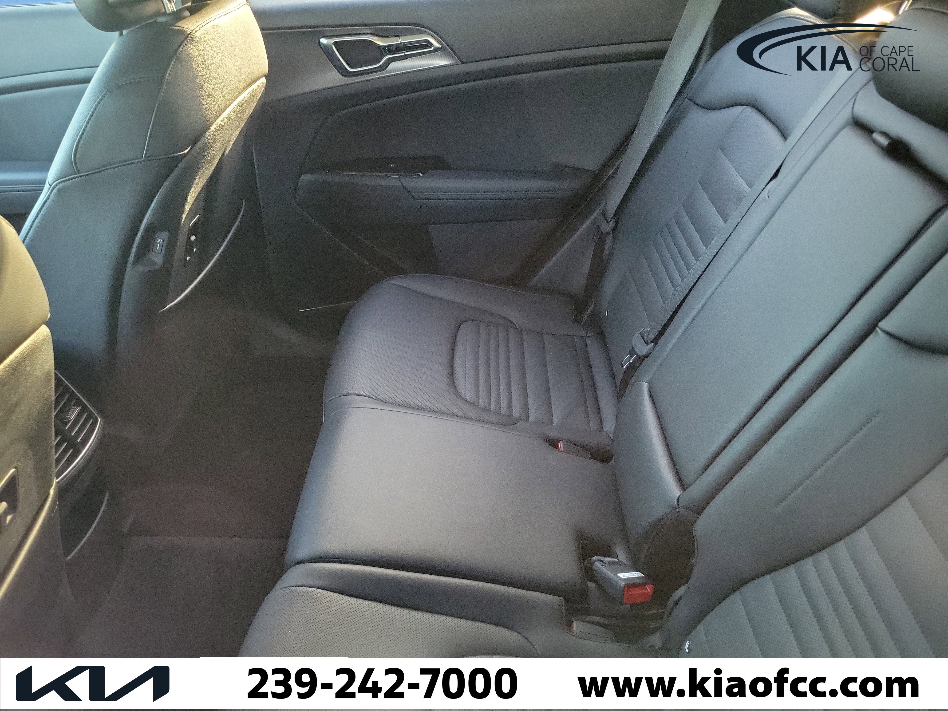 Certified 2025 Kia Sportage SX image 9