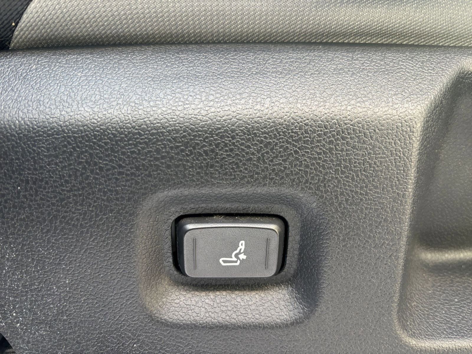 Used 2025 Toyota Tacoma TRD Off-Road image 23