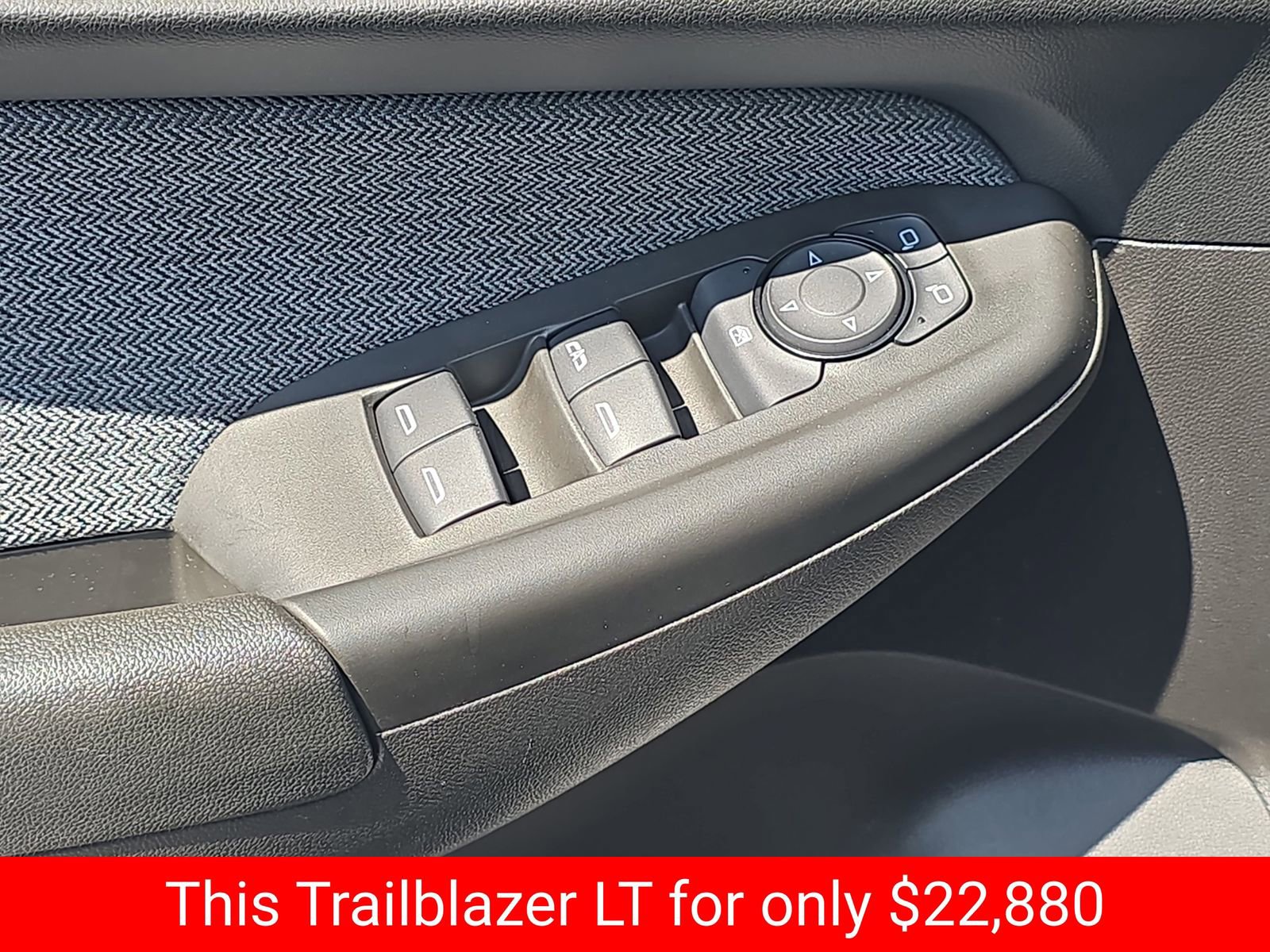 Used 2025 Chevrolet TrailBlazer LT FWD image 32