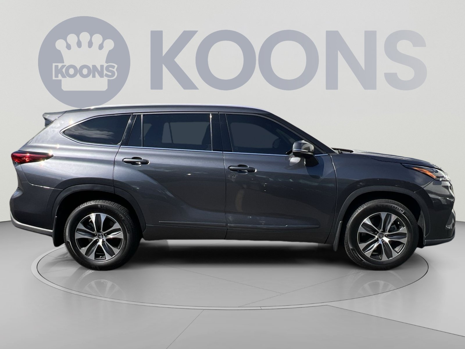 Used 2022 Toyota Highlander XLE AWD/4WD image 8
