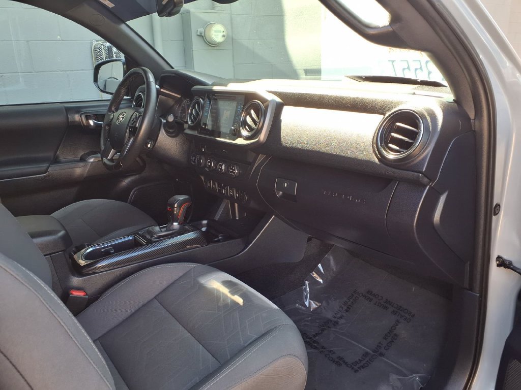 Used 2019 Toyota Tacoma TRD Off-Road w/ Exterior Package AWD/4WD image 34