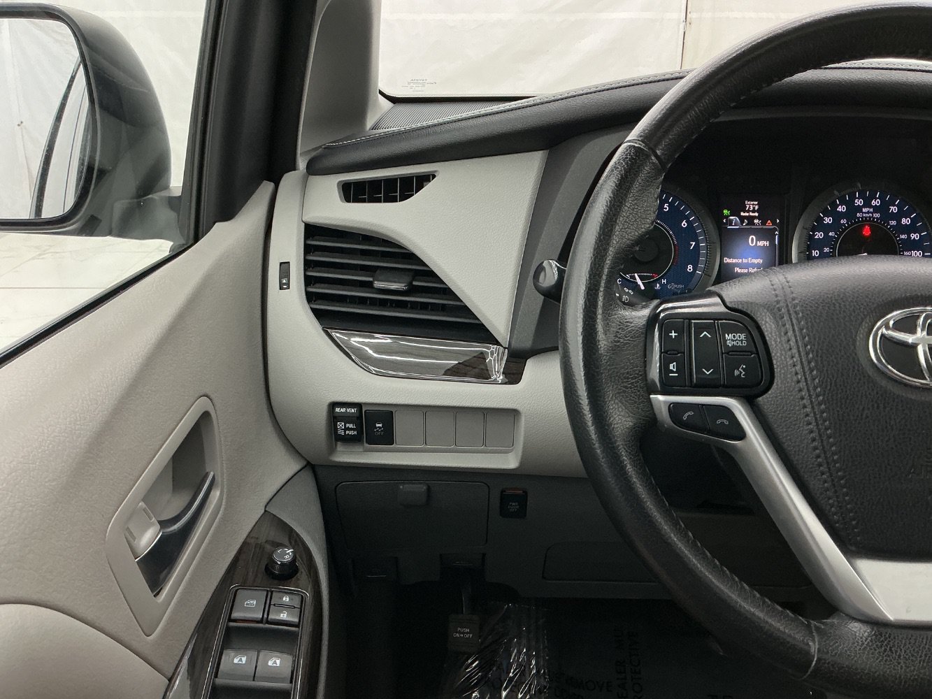 Used 2020 Toyota Sienna XLE AWD/4WD image 32