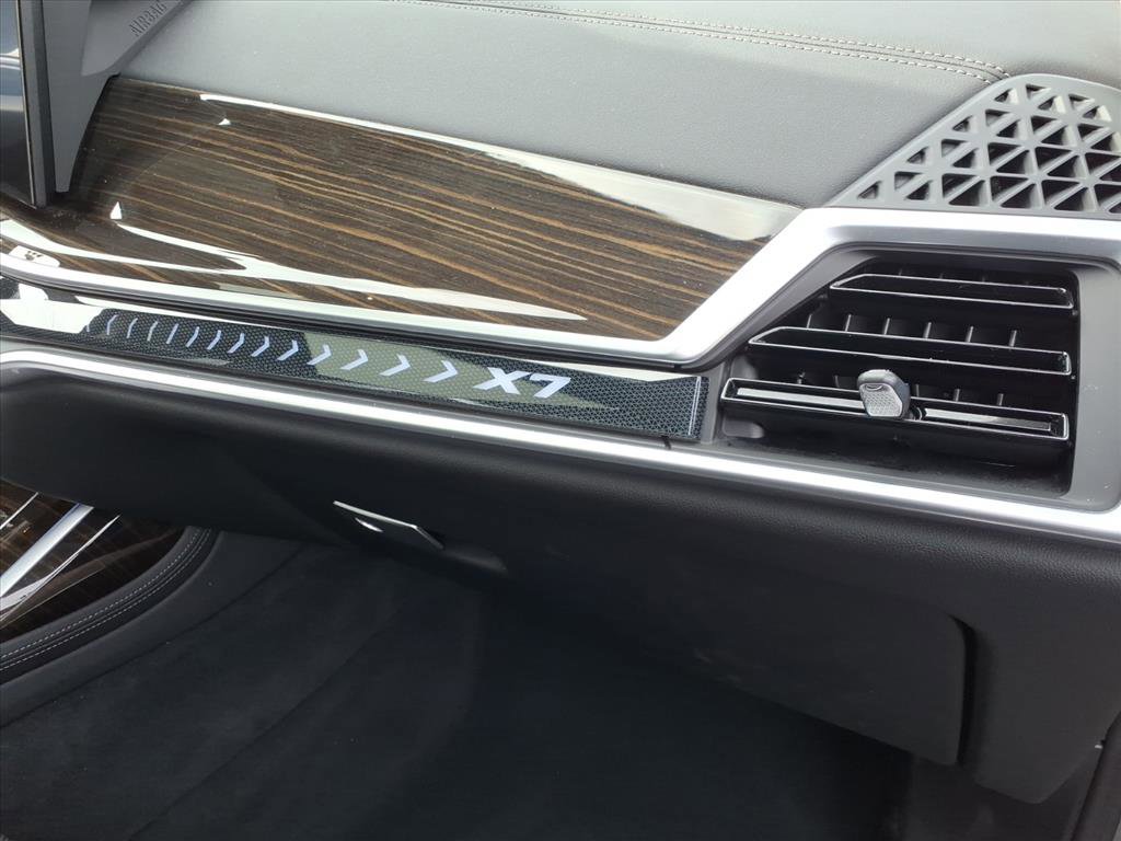 Used 2023 BMW X7 xDrive40i w/ Parking Assistance Package image 38