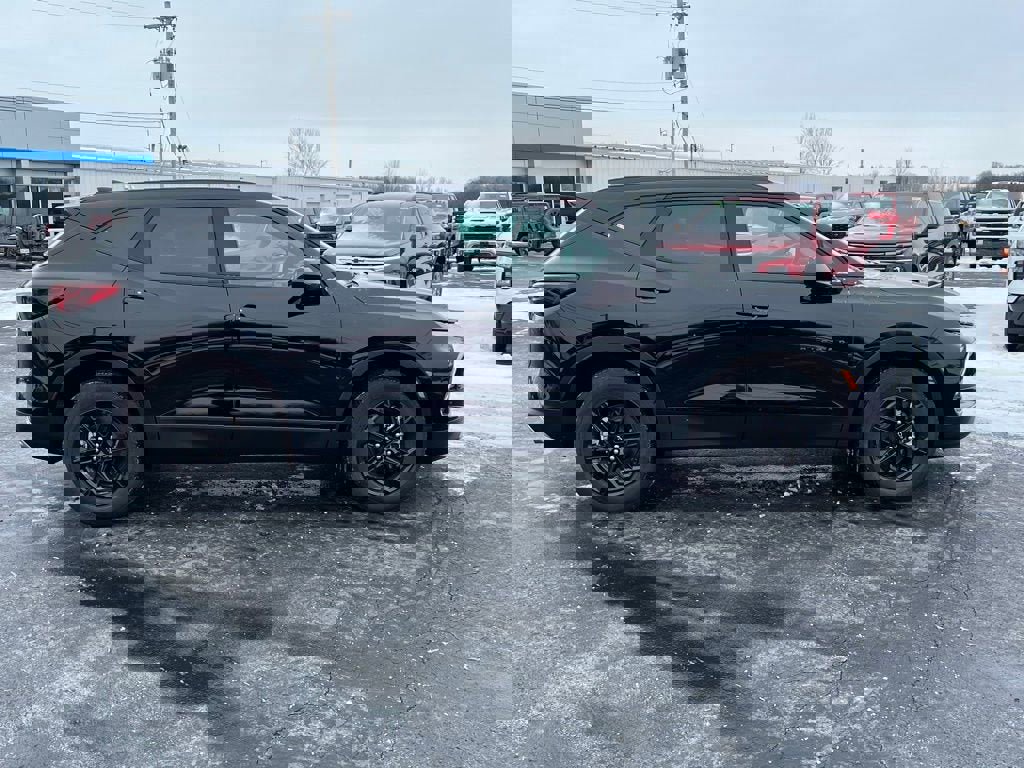 New 2025 Chevrolet Blazer LT w/ Midnight/Sport Edition image 9