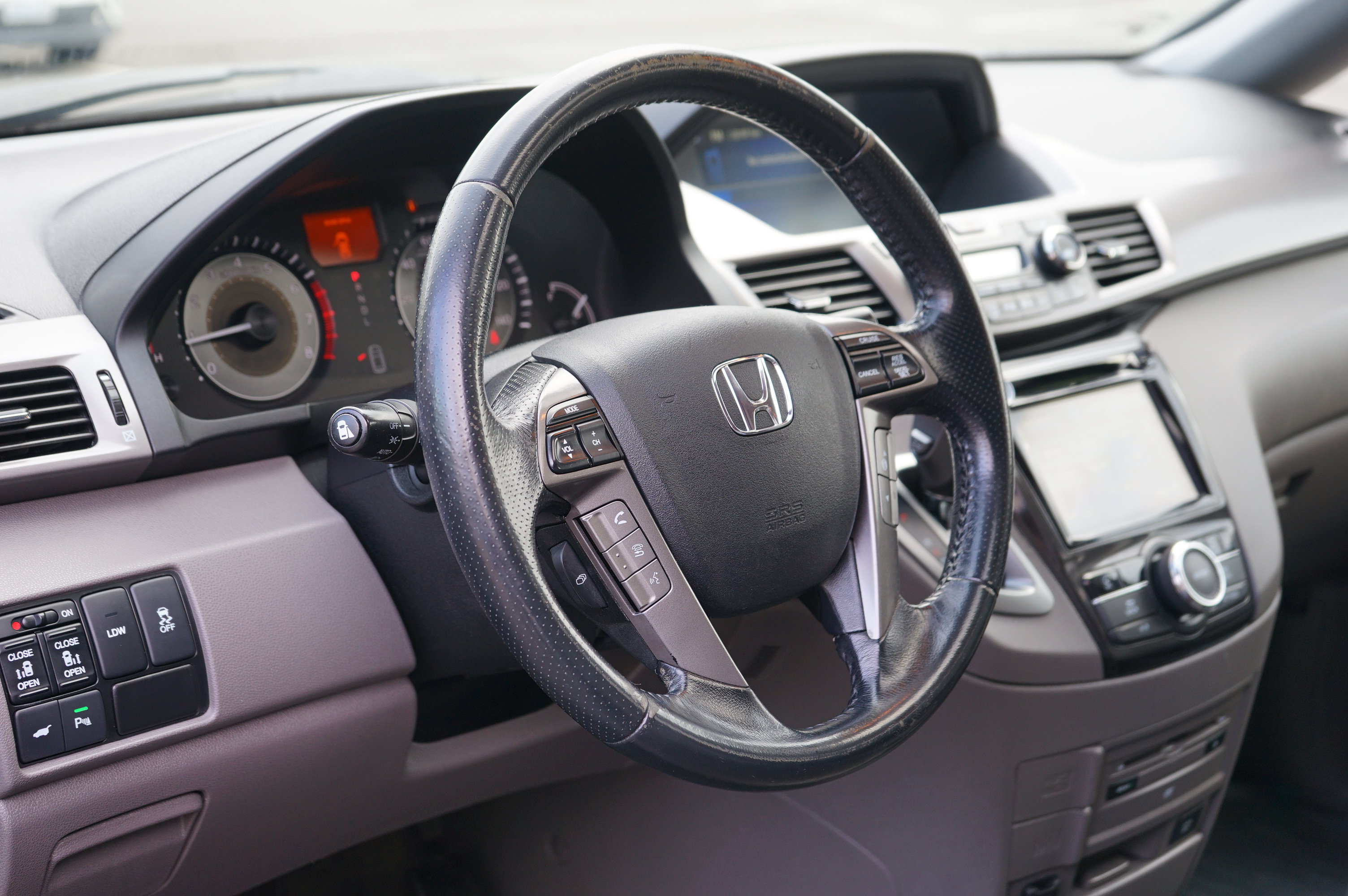 Used 2015 Honda Odyssey Touring Elite image 11