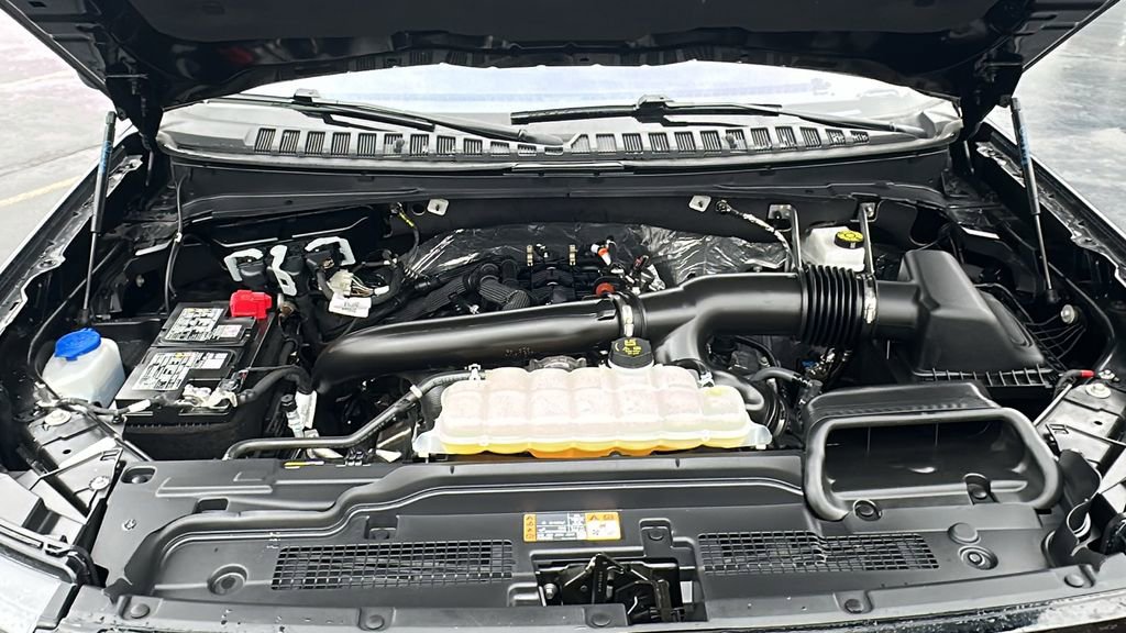 Used 2025 Ford Expedition Active AWD/4WD image 34