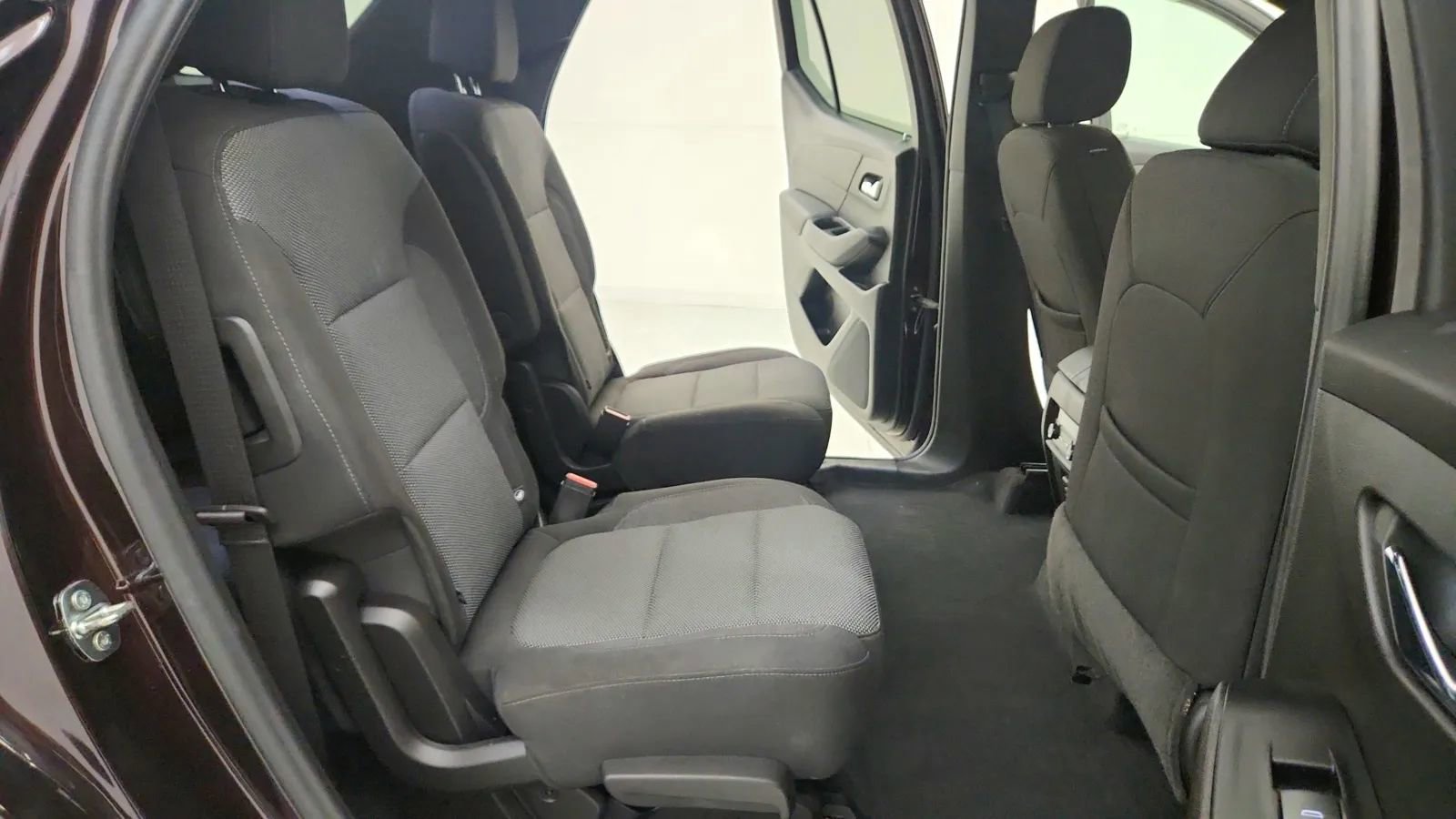 Used 2023 Chevrolet Traverse LT image 37