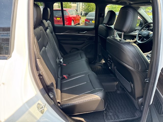 New 2026 Jeep Grand Cherokee Limited w/ Limited Altitude Package AWD/4WD image 10
