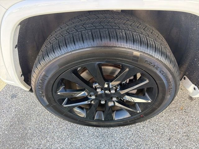 Used 2020 Jeep Grand Cherokee Altitude AWD/4WD image 18