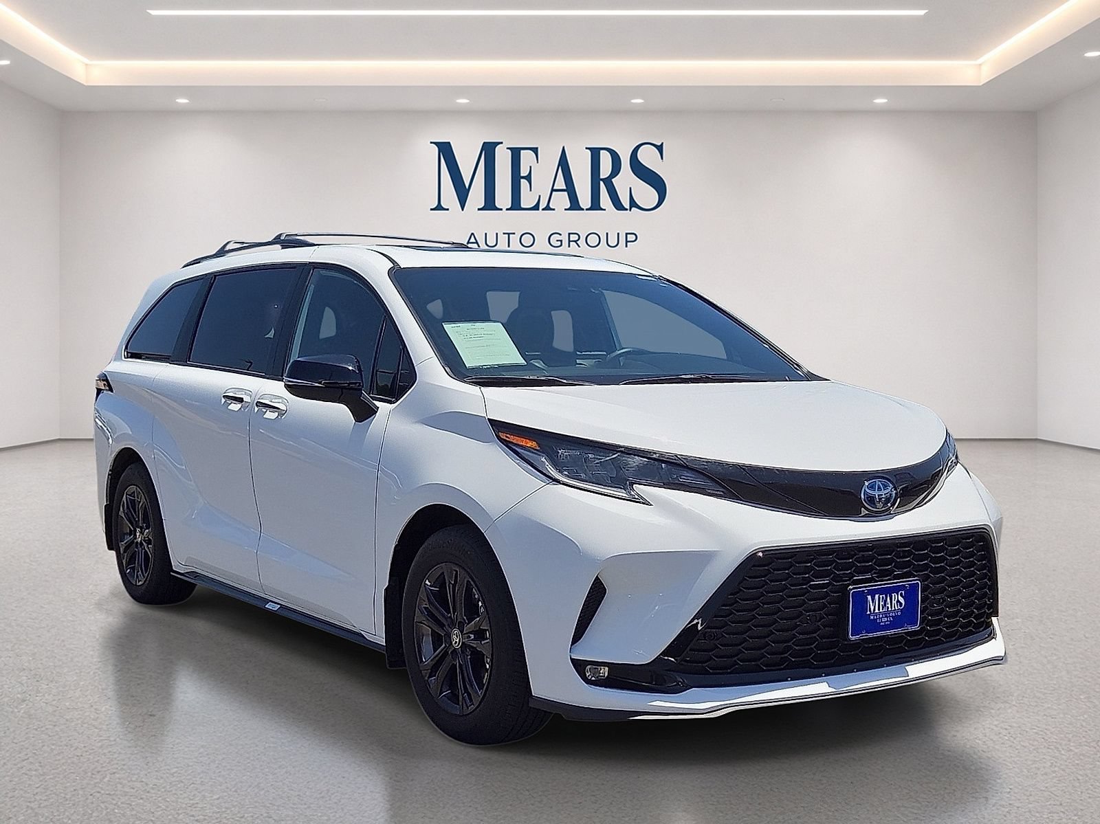 Used 2025 Toyota Sienna XSE w/ XSE Premium Package AWD/4WD image 7