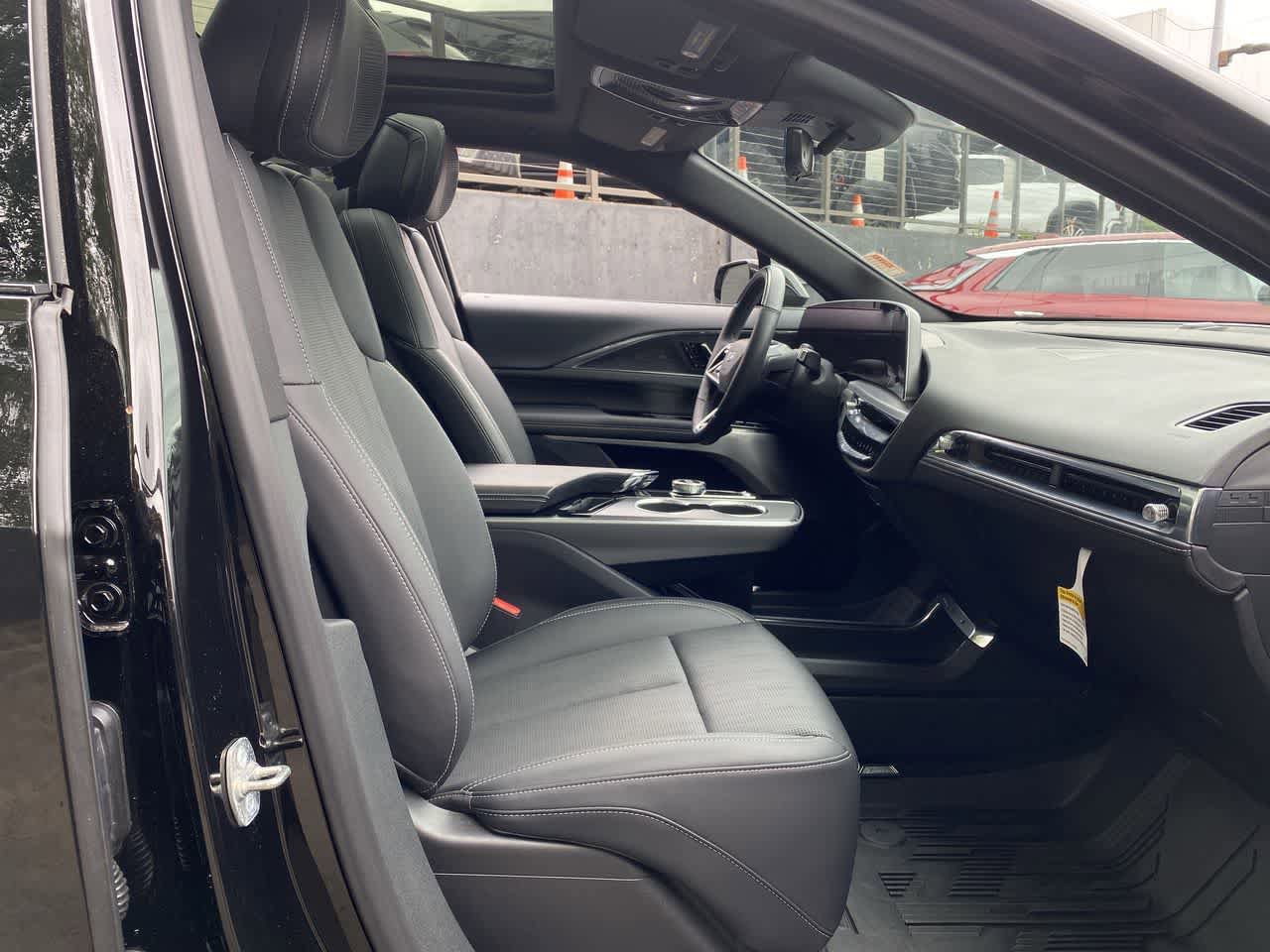 Used 2024 Cadillac Lyriq Luxury w/ LPO, Floor Liner Package AWD/4WD image 19