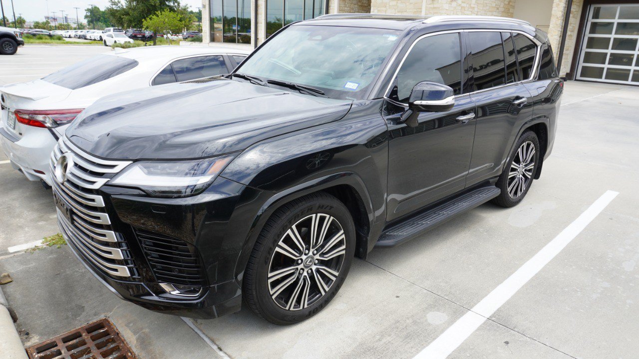 Certified 2026 Lexus LX 600 4WD w/ Accessory Package (Z1) image 4