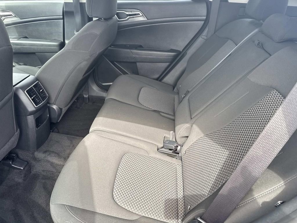 Used 2024 Kia Sportage LX image 15