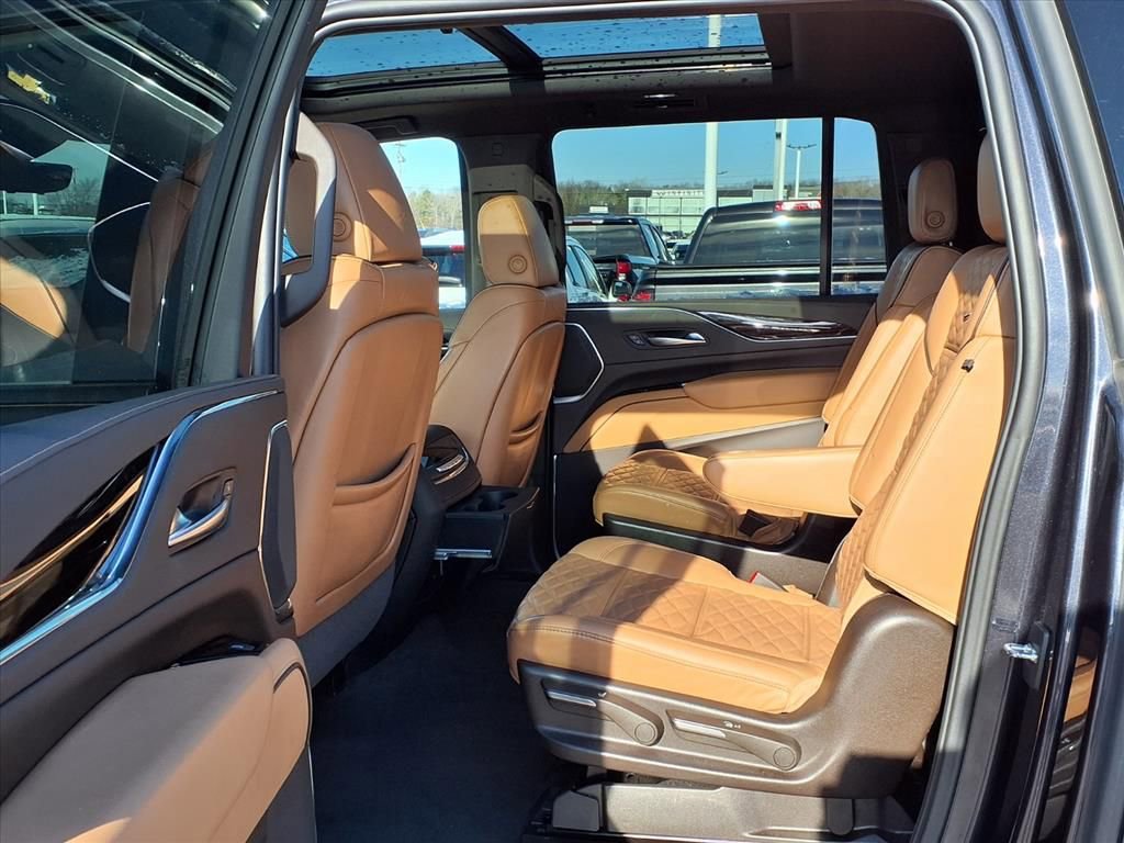 Used 2023 Cadillac Escalade ESV Sport image 11