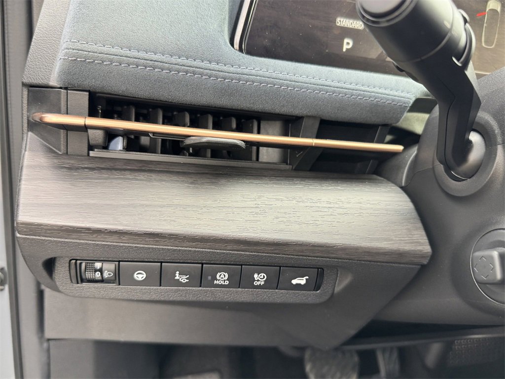 Used 2023 Nissan Ariya image 16