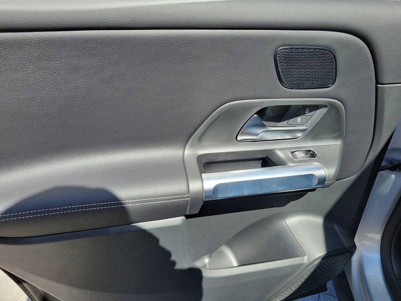 New 2026 Mercedes-Benz GLB 250 image 8