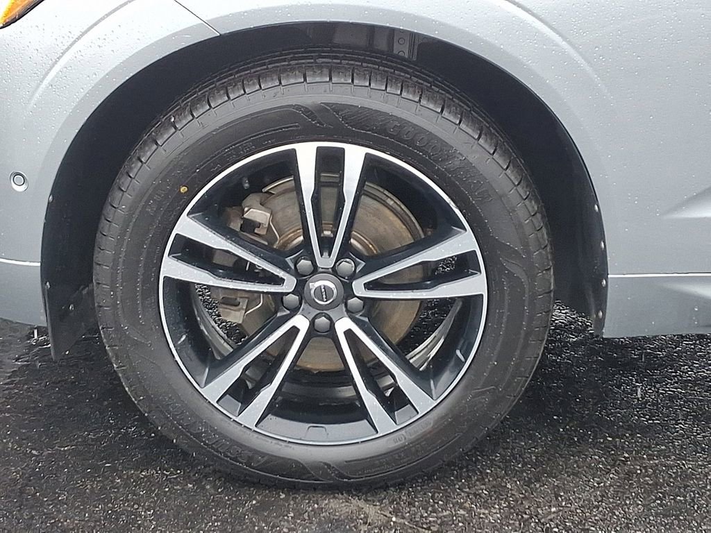 Used 2018 Volvo XC60 T5 Momentum w/ Vision Package AWD/4WD image 8