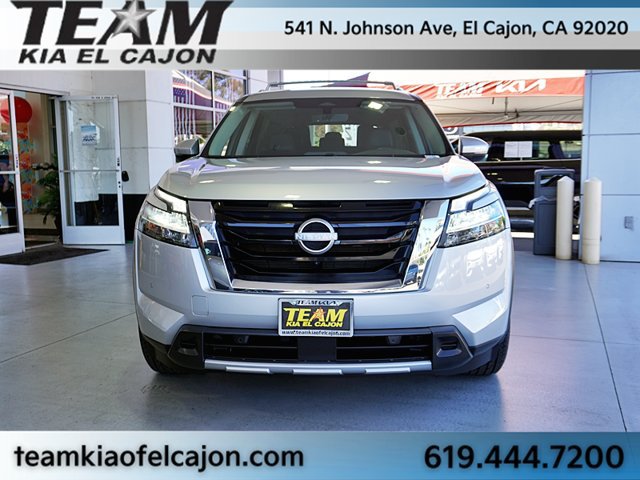 Used 2024 Nissan Pathfinder SL FWD image 4