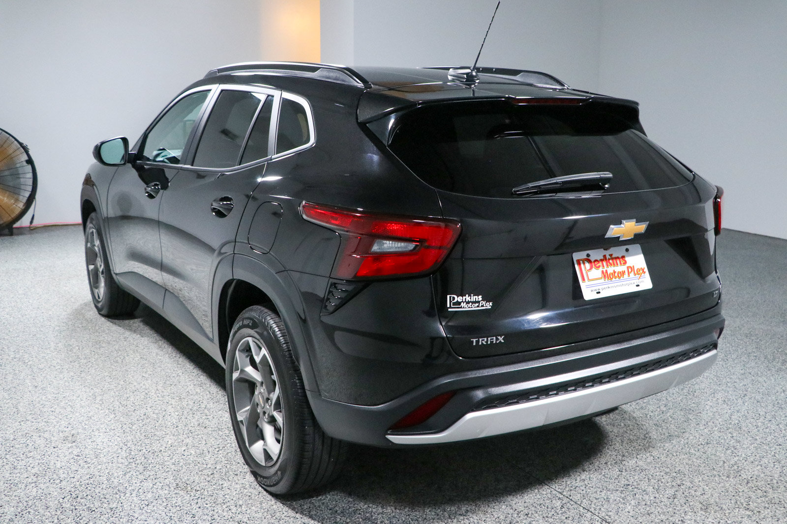 Used 2025 Chevrolet Trax LT w/ LT Convenience Package FWD image 9