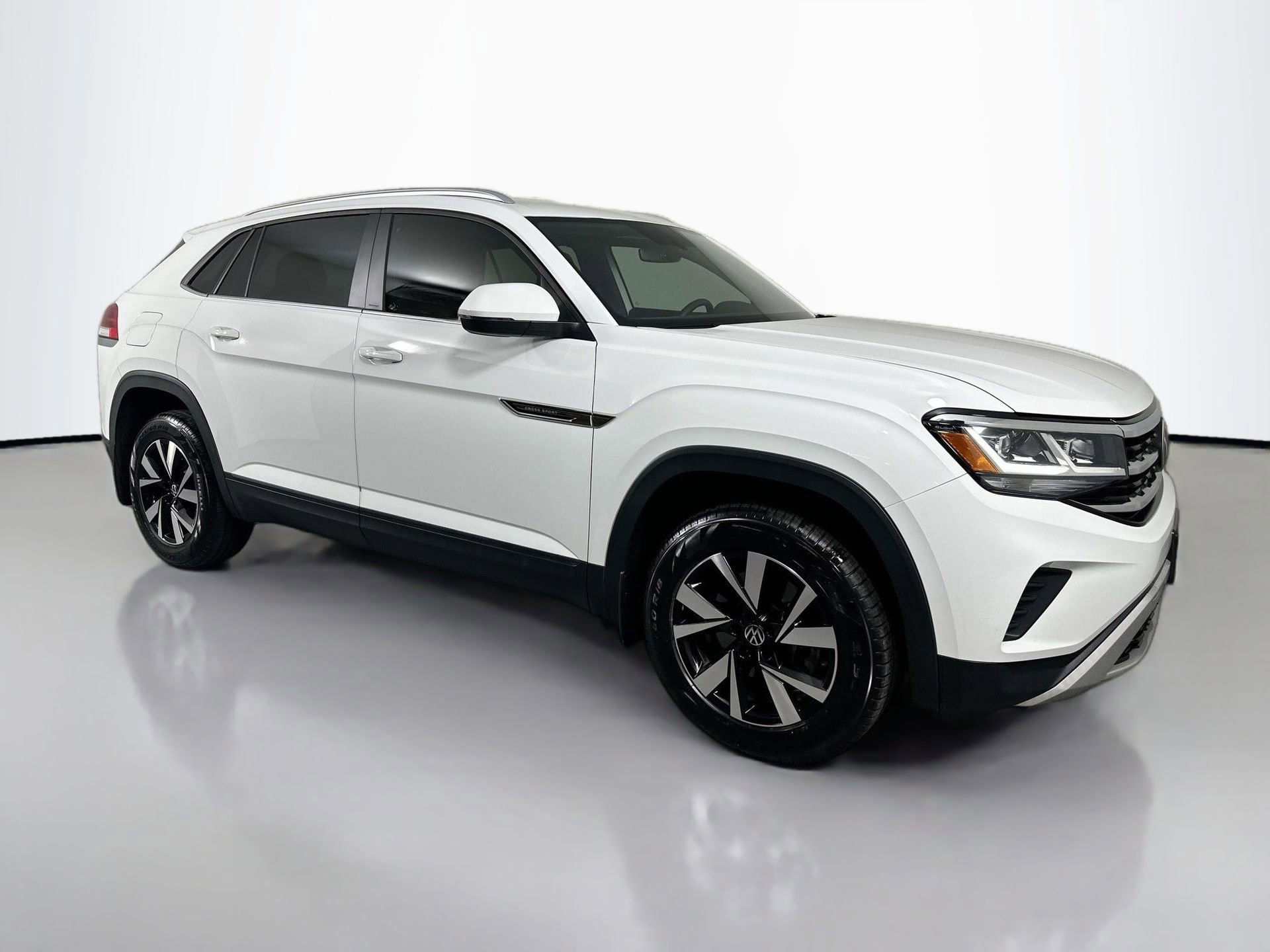 Certified 2021 Volkswagen Atlas Cross Sport SE image 3