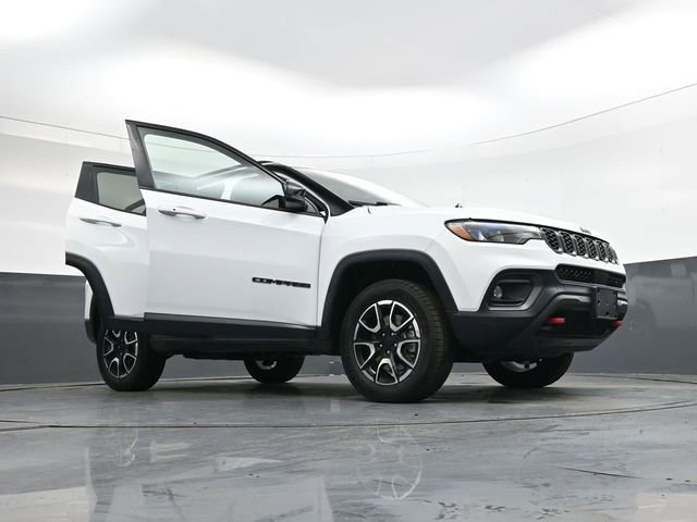 Used 2024 Jeep Compass Trailhawk image 45
