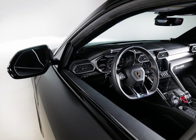 Used 2022 Lamborghini Urus image 26