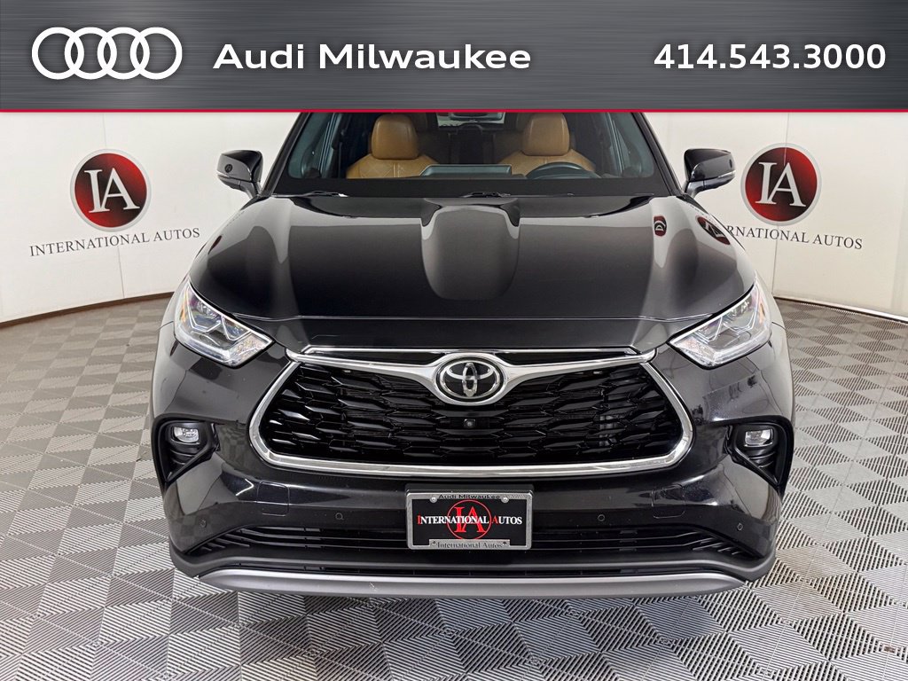 Used 2022 Toyota Highlander Platinum AWD/4WD image 2