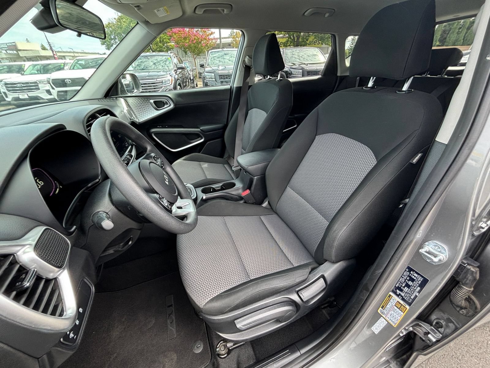 Used 2025 Kia Soul LX w/ LX Technology Package FWD image 29