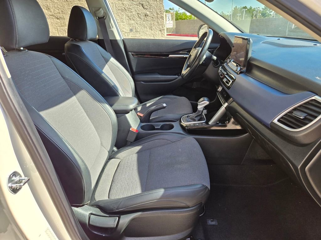 Used 2023 Kia Seltos S w/ Navigation Package AWD/4WD image 19