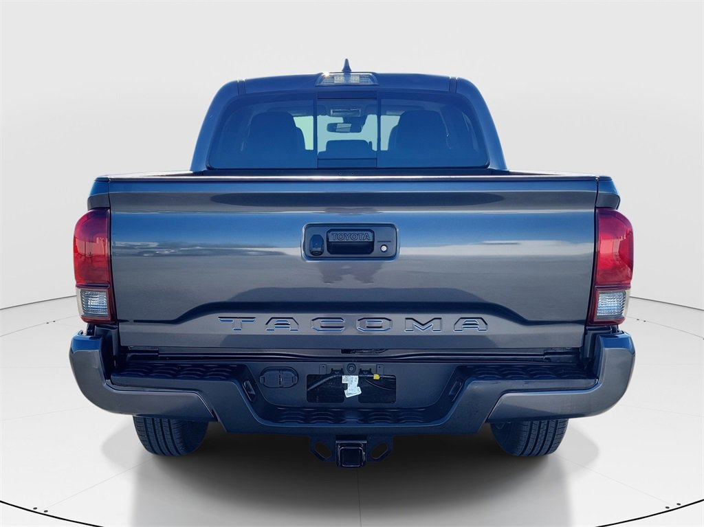 Used 2022 Toyota Tacoma SR5 w/ Technology Package image 5